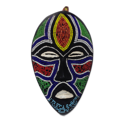 Máscara de madera africana con cuentas de vidrio reciclado - Máscara de madera africana con cuentas de vidrio reciclado de Ghana