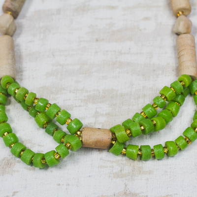 Halskette aus recycelten Glas- und Keramikperlen - Grüne Perlenkette aus recyceltem Glas und Keramik