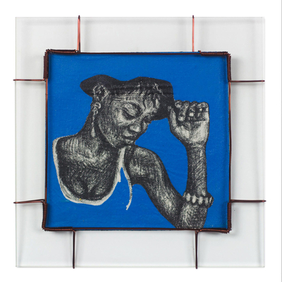 'Purple Attitude - Escultura enmarcada de cristal de una mujer en azul de Ghana