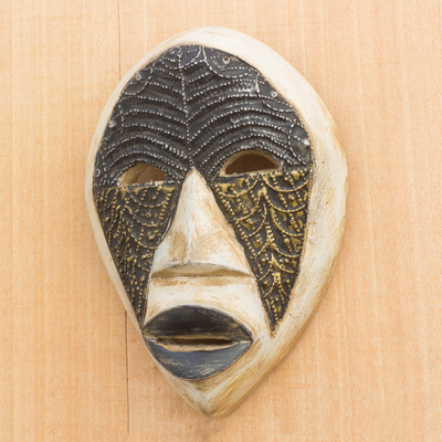 Afrikanische Holzmaske - Afrikanische Holzmaske mit geprägtem Messing und Aluminium