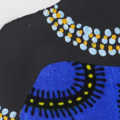 'Yaa in Blue' - Pintura de una mujer africana con acento de algodón azul