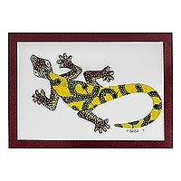 „Wandgecko in Gelb“ – Modernes Gecko-Gemälde mit bedrucktem Baumwollakzent in Gelb