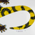 'Wall Gecko in Yellow' - Modernes Gecko-Gemälde mit bedrucktem Baumwollakzent in Gelb