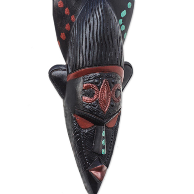 Afrikanische Holzmaske, 'Schwarzer Asomdwe - Handgeschnitzte afrikanische Holzmaske in Schwarz aus Ghana
