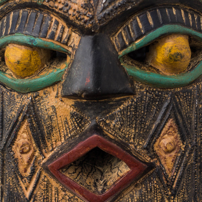Afrikanische Holzmaske - Rustikale afrikanische Sese-Holzmaske aus Ghana