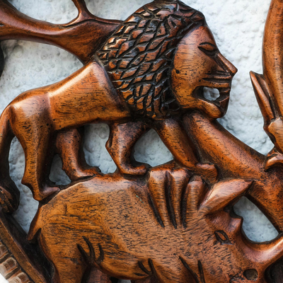Holzrelief-Platte, „Königreich der Tiere“. - Holzrelief mit Tierreich-Thematik aus Ghana