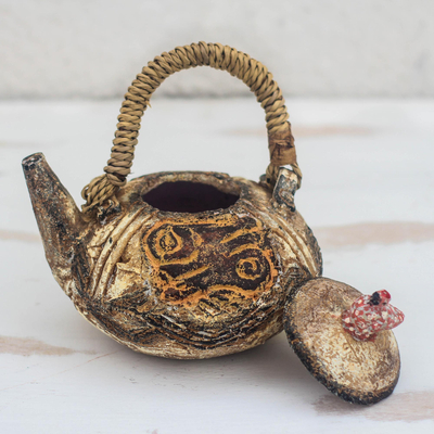 Keramische dekorative Teekanne, 'Dwennimen-Gefäss'. - Keramik-Dekor-Teekanne mit Adinkra-Motiven aus Ghana
