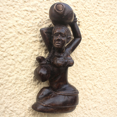 Holzwandskulptur „Yaa Asantewaa“ – Holzwandskulptur einer Afrikanerin aus Ghana