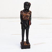 Escultura en madera, 'La Secretaria' - Escultura en madera tallada a mano de una mujer africana de Ghana