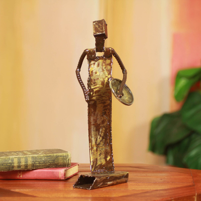 Skulptur aus recyceltem Metall, „Market Woman Return II“ - Afrikanische Marktfrau-Statuette aus recyceltem Metall