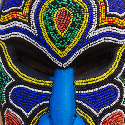 Afrikanische Perlenmaske aus Holz - Afrikanische Holzmaske aus recyceltem Kunststoff mit Perlen aus Ghana