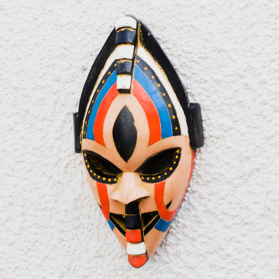 Máscara de madera africana - Máscara de madera africana colorida hecha a mano en Ghana