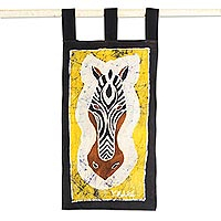 Tapiz de pared de algodón batik, 'Zebra I' - Tapiz de pared de cebra de algodón batik en amarillo de Ghana