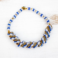 Torsade-Halskette aus recycelten Glasperlen, „Eco Glory“ – Torsade-Halskette aus recycelten Glasperlen in Blau aus Ghana