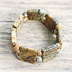 Natürliches Speckstein-Perlen-Stretch-Armband aus Ghana, „Natural Squares“