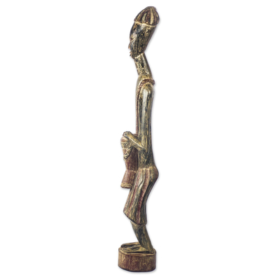Estatuilla de madera, 'Baterista tradicional' - Estatuilla rústica de madera de Sese de un baterista de Ghana