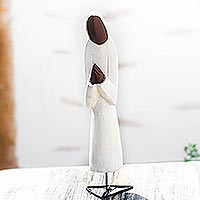 Escultura de madera, 'María Inocente' - Escultura de María de madera semiangustiada de Ghana