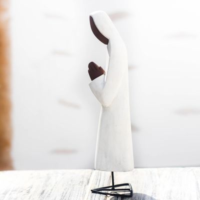 Escultura de madera - Escultura de María de madera de Sese semidesgastada de Ghana