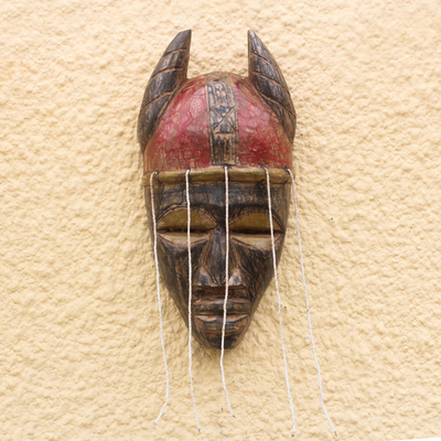 Afrikanische recycelte Glasperlen-Holzmaske - Afrikanische recycelte Glasperlenmaske aus afrikanischem Holz aus Ghana