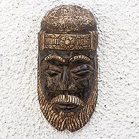 Máscara de madera africana, 'Bearded Nii Amugi' - Máscara de madera africana marrón y dorada de Ghana