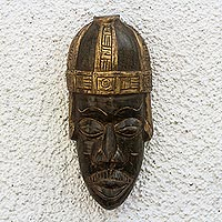Máscara de madera africana, 'Brantihene Face' - Máscara de madera africana marrón y dorada elaborada en Ghana