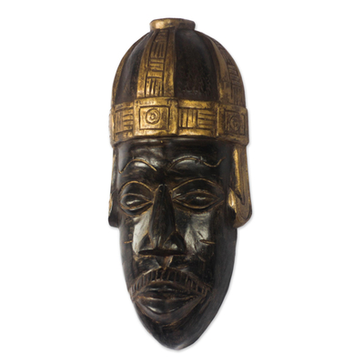 Afrikanische Holzmaske - Braune und goldene afrikanische Holzmaske, hergestellt in Ghana