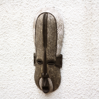 Afrikanische Holzmaske - Afrikanische Holzmaske in Grau, hergestellt in Ghana