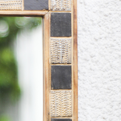 Wandspiegel aus Holz und Aluminium - Quadratischer Wandspiegel aus Holz und Aluminium aus Ghana