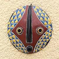 Máscara de madera africana, 'Color redondo' - Máscara de madera africana colorida elaborada en Ghana