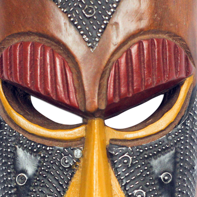 Máscara de madera africana - Máscara africana de madera y aluminio con diseño de corazón de Ghana