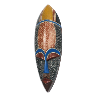Afrikanische Holzmaske, „Feminine Patterns“ – Afrikanische Holzmaske mit Akzenten aus geprägtem Aluminium