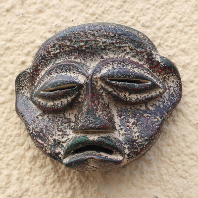 Máscara de madera africana - Máscara de madera africana rústica texturizada hecha a mano en Ghana