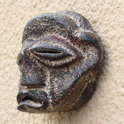Máscara de madera africana - Máscara de madera africana rústica texturizada hecha a mano en Ghana