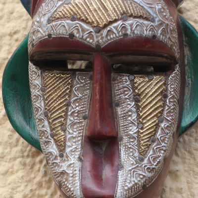 Afrikanische Holzmaske - Afrikanische Holzmaske mit Aluminium- und Messingakzenten aus Ghana