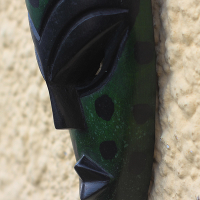 Máscara de madera africana - Máscara de madera africana manchada en verde de Ghana