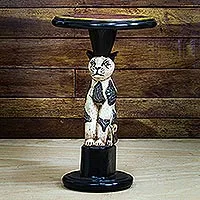 Mesa decorativa de madera, 'Bush Cat' - Mesa decorativa de madera Sese con temática de gato de Ghana