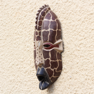 Máscara de madera africana - Máscara africana de madera de sésé con temática de jirafa de Ghana