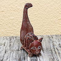 Bücherständer aus Holz, „Poised Cat“ – Rustikaler Katzen-Buchständer aus Sese-Holz aus Ghana