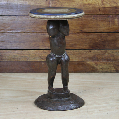 Mesa decorativa de madera - Mesa decorativa de madera de Sese con forma femenina de Ghana