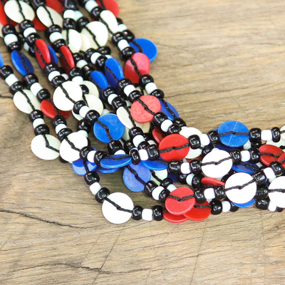 Halskette aus Glasperlen - Rote und blaue ghanaische Halskette aus recycelten Perlen