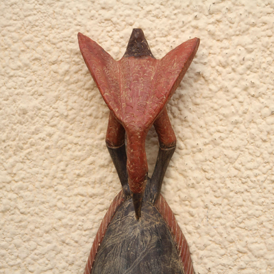 Afrikanische Holzmaske - Afrikanische Holzmaske mit einem Adler an der Spitze aus Ghana