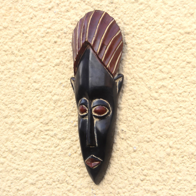 Afrikanische Holzmaske – Schwarze und rote afrikanische Holzmaske aus Ghana