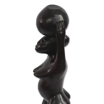Escultura de madera - Escultura de madera de sesé negra de una mujer con una olla de Ghana