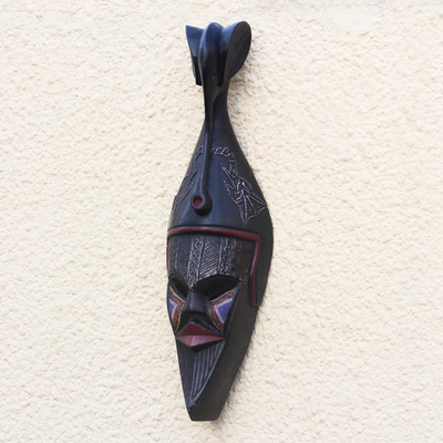 Afrikanische Maske aus recyceltem Glas und Holzperlen, 'Eco Elephants' - Elefant-Thema afrikanische Perlen Holzmaske aus Ghana