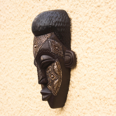 Afrikanische Holzmaske - Schwarzafrikanische Holzmaske mit Aluminiumakzenten aus Ghana