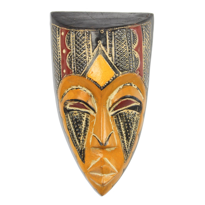 Afrikanische Holzmaske, 'Kamgoli Be' - Rustikale afrikanische Holzmaske in Orange aus Ghana