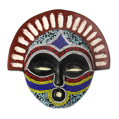 Maske aus recyceltem Glasperlen aus afrikanischem Holz - Afrikanische Holzmaske aus recycelten Glasperlen, hergestellt in Ghana