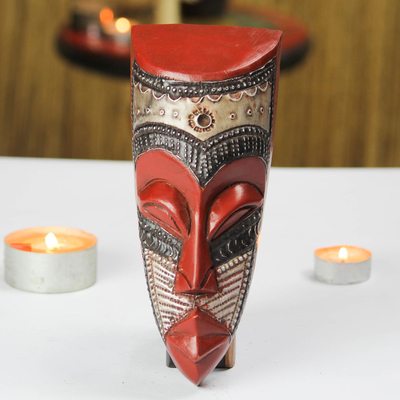 Máscara de madera africana - Máscara de madera africana en rojo con aluminio en relieve de Ghana