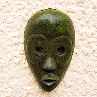 Afrikanische Holzmaske, 'Green Dan' - Afrikanische Holzmaske im Dan-Stil in Grün aus Ghana