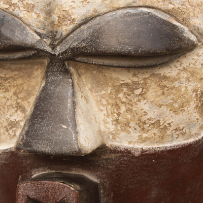 Máscara de madera - Máscara africana de madera hecha a mano
